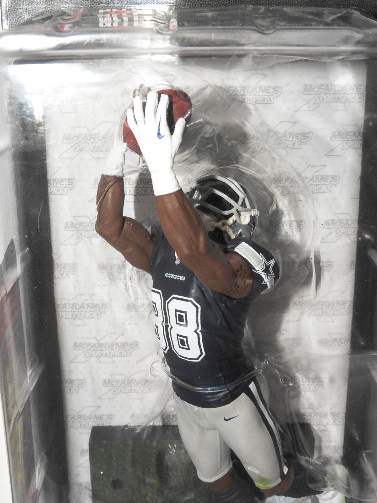 McFarlane NFL Sports Picks Series 35 Dez Bryant Action Figure (Thanksgiving  Uniform)